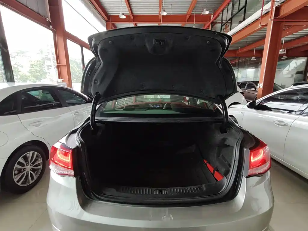 Chevrolet Malibu — миниатюра 19