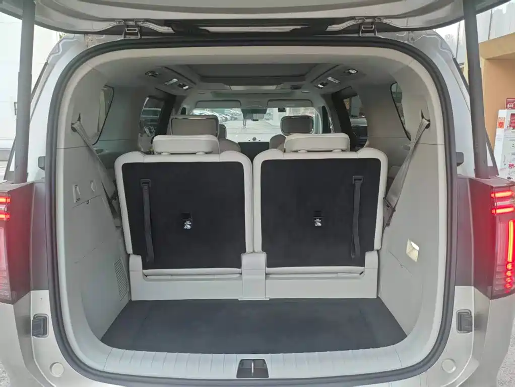 Volvo EM90 — миниатюра 5