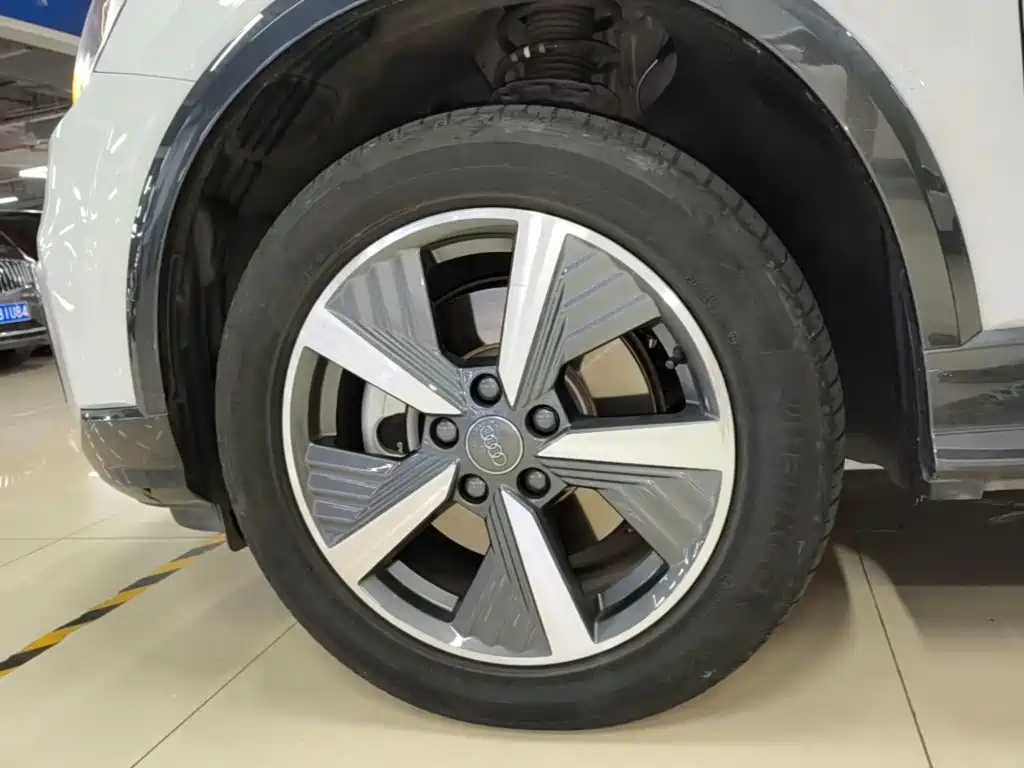 Audi Q2L e-tron — миниатюра 23