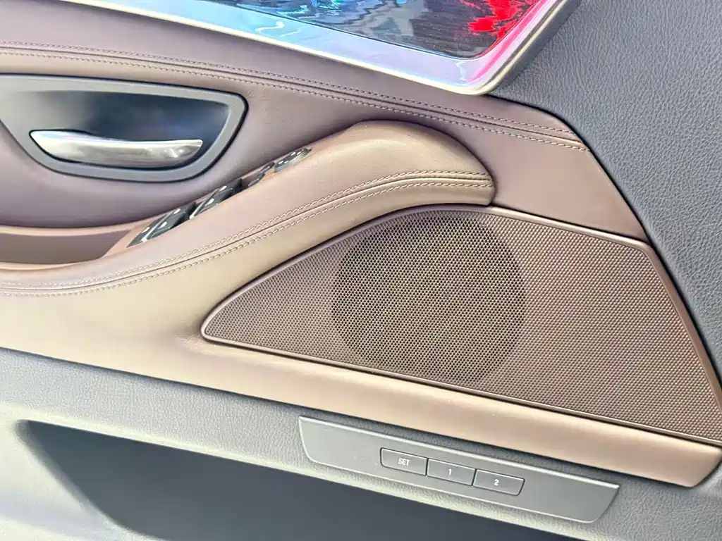 BMW 5 Series — миниатюра 5