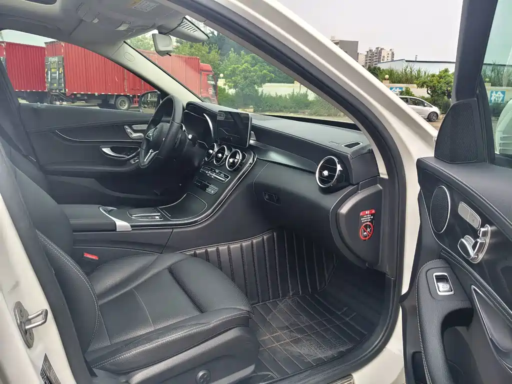 Mercedes-Benz C-Class — миниатюра 9