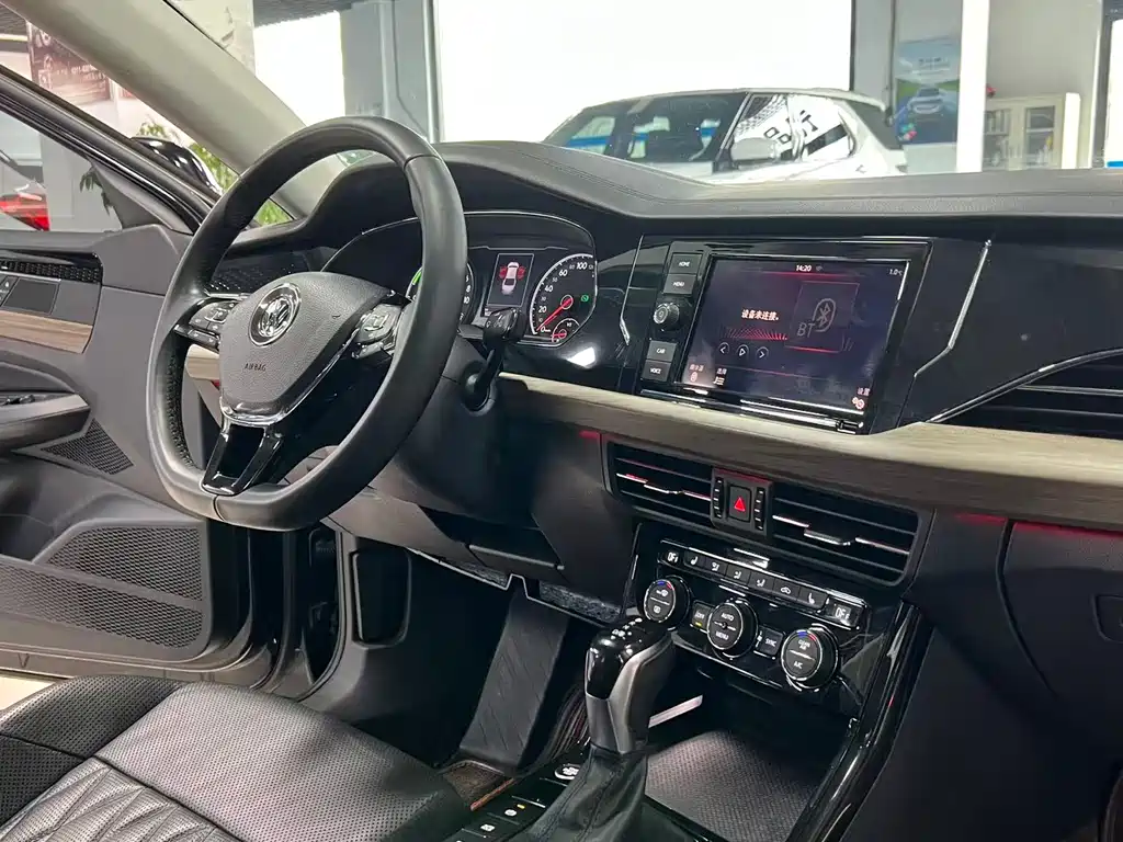 VOLKSWAGEN PASSAT NEW ENERGY