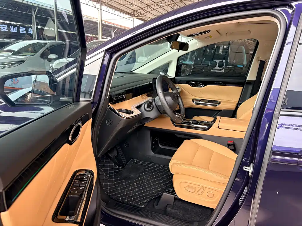 GAC Motor Trumpchi E8 PHEV — миниатюра 7