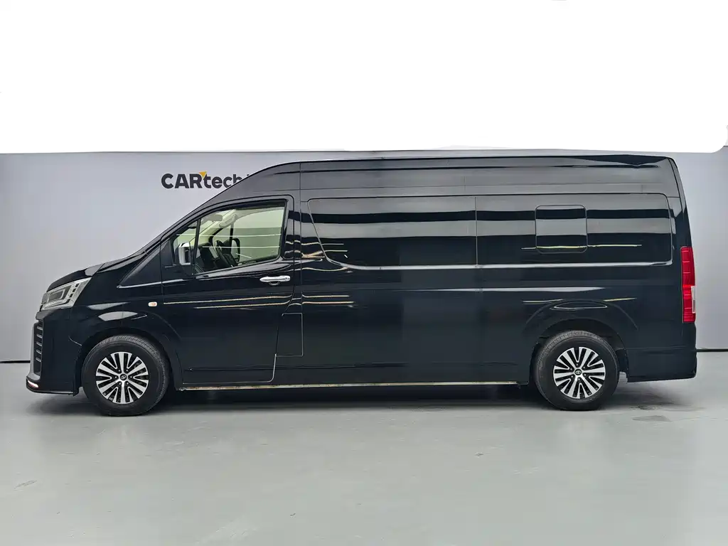 Toyota Hiace — миниатюра 3
