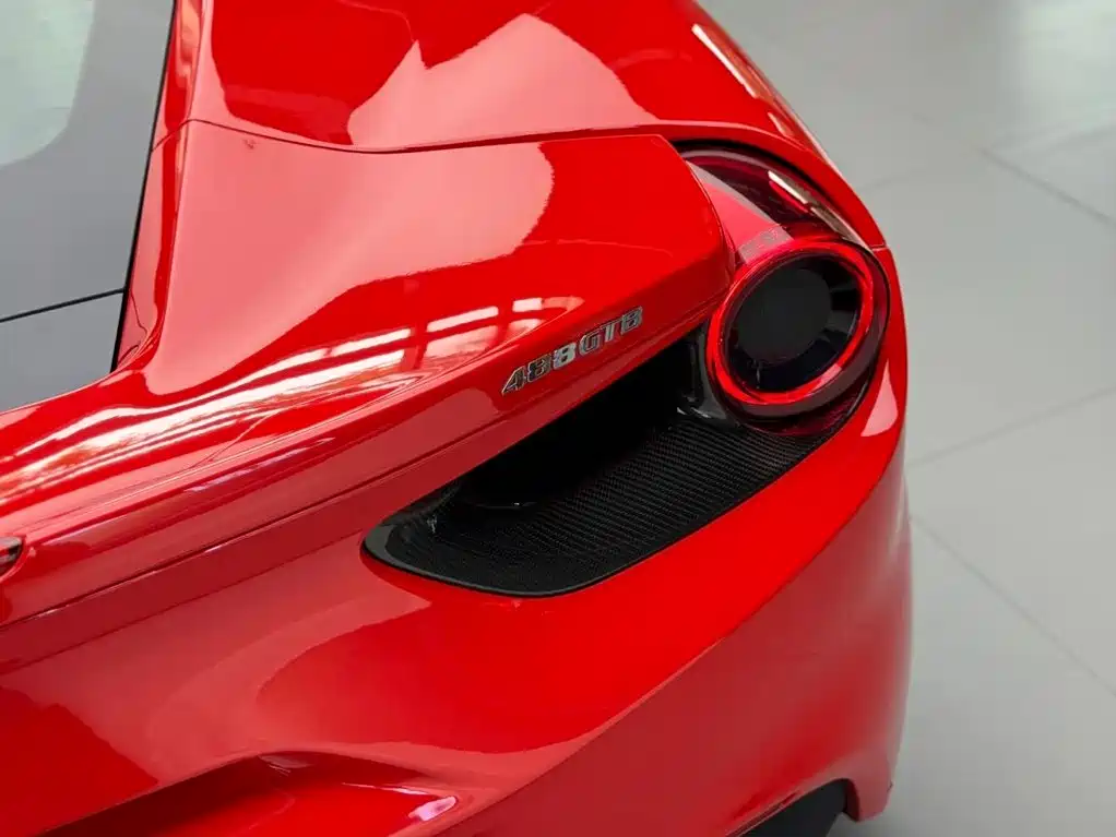 Ferrari 488 — миниатюра 6