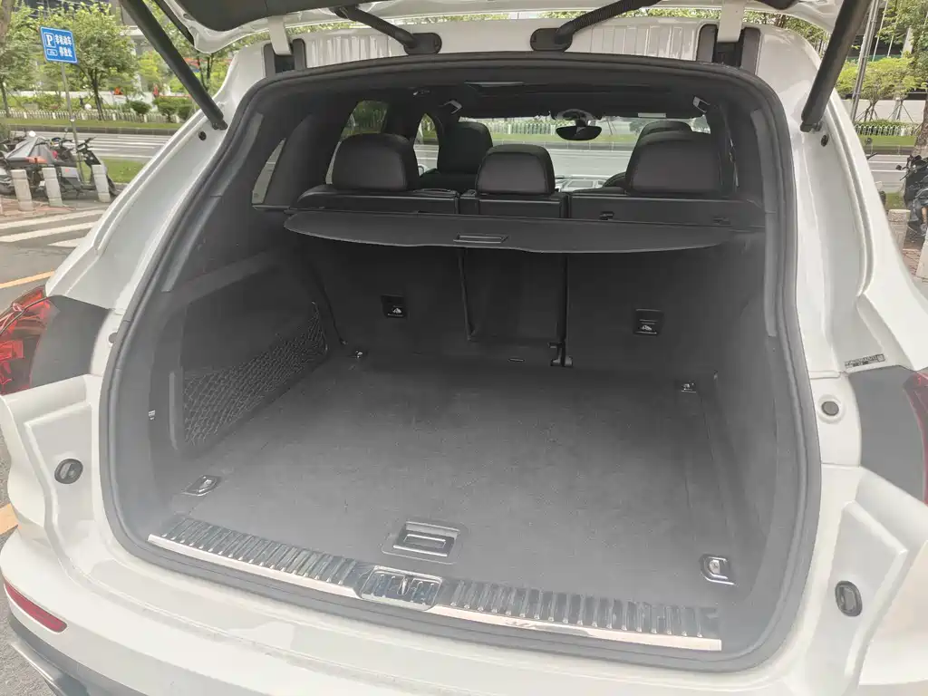 Porsche Cayenne — миниатюра 11