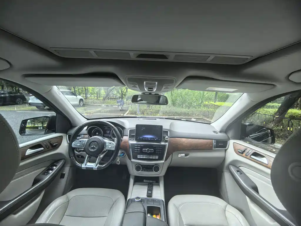 Mercedes-Benz M-Class — миниатюра 16