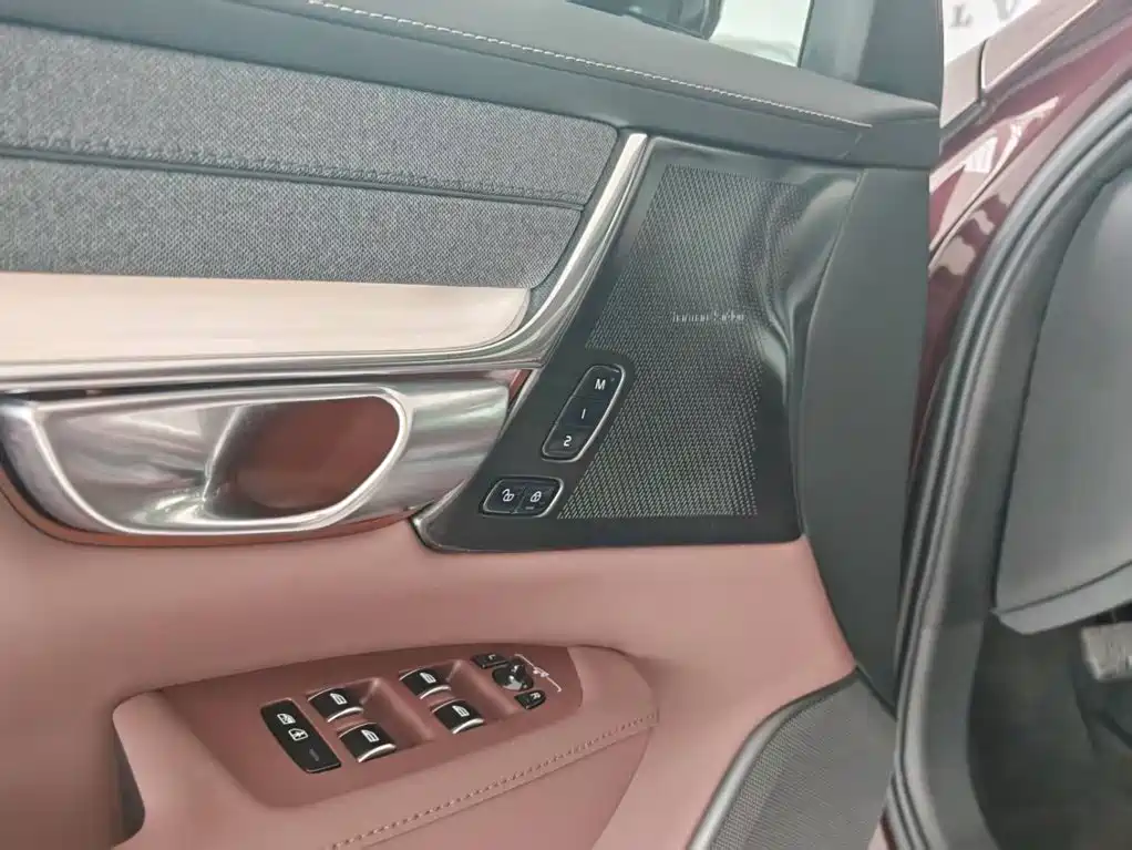 Volvo S90 PHEV — миниатюра 10