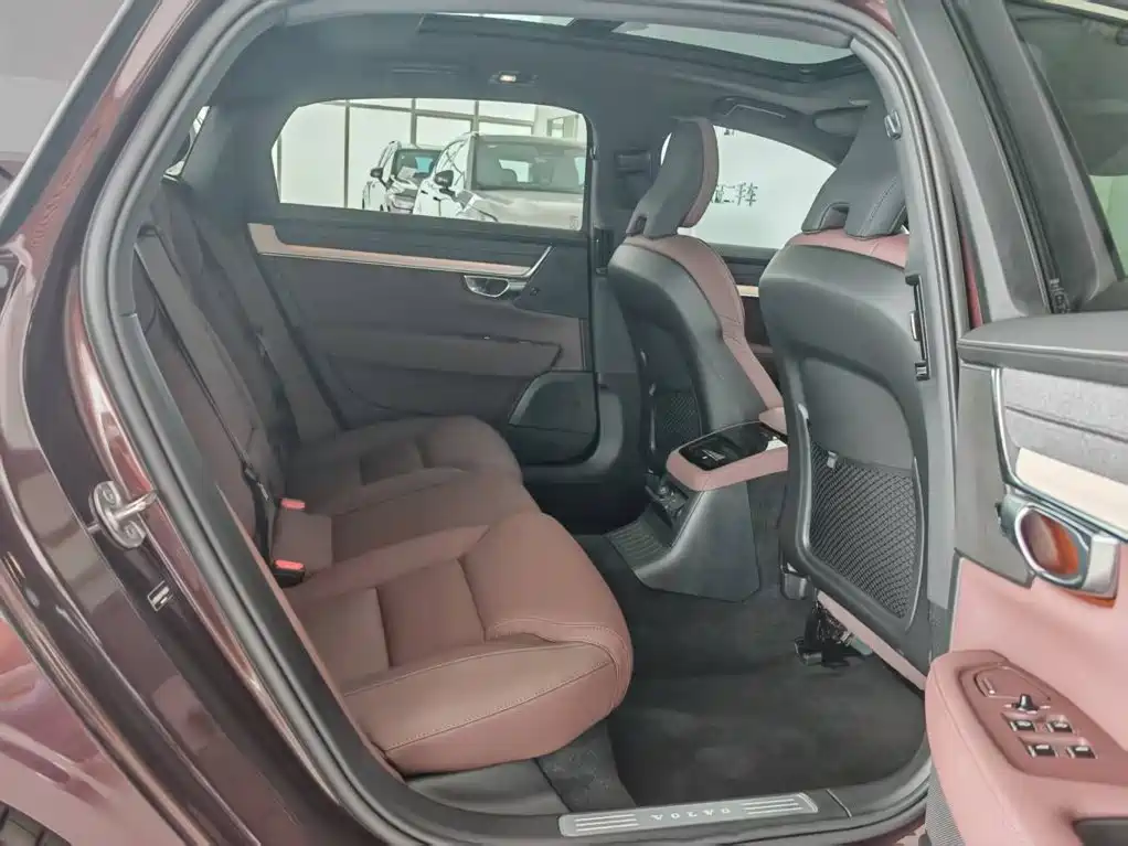 Volvo S90 PHEV — миниатюра 26