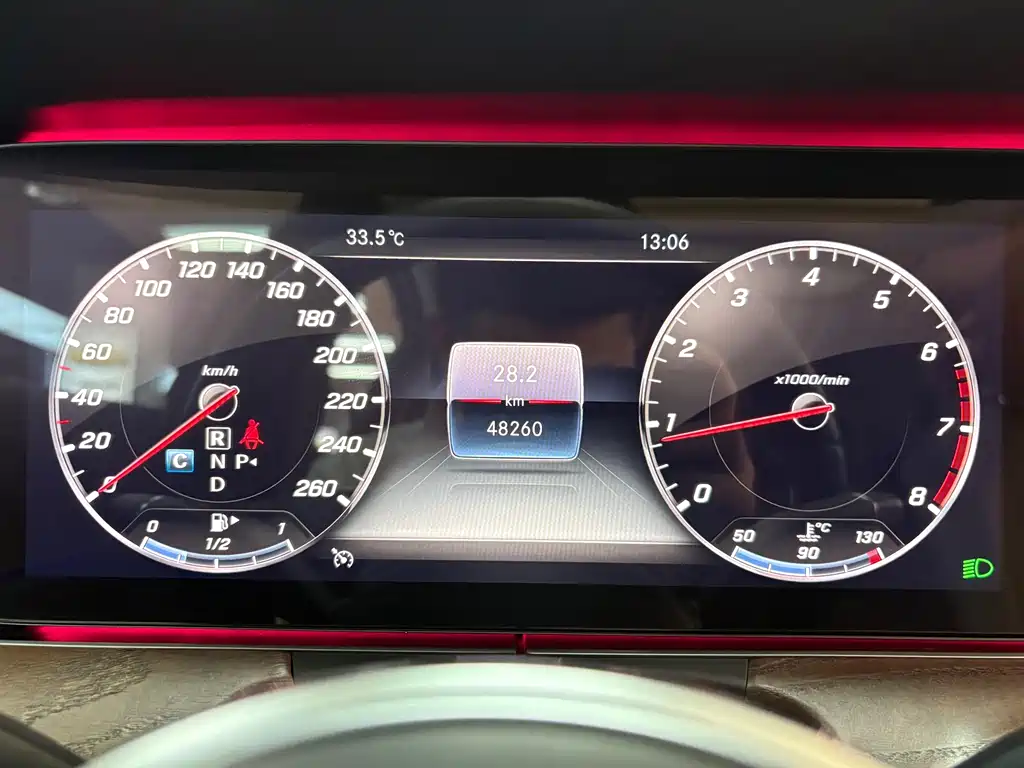 Mercedes-Benz E-Class — миниатюра 18