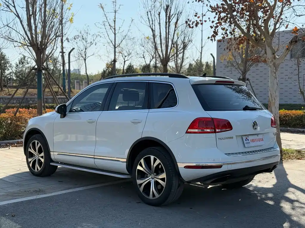 VOLKSWAGEN TOUAREG