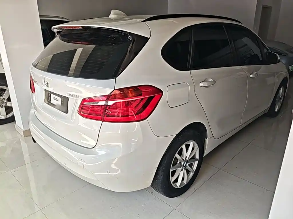 BMW 2 Series Active Tourer — миниатюра 7