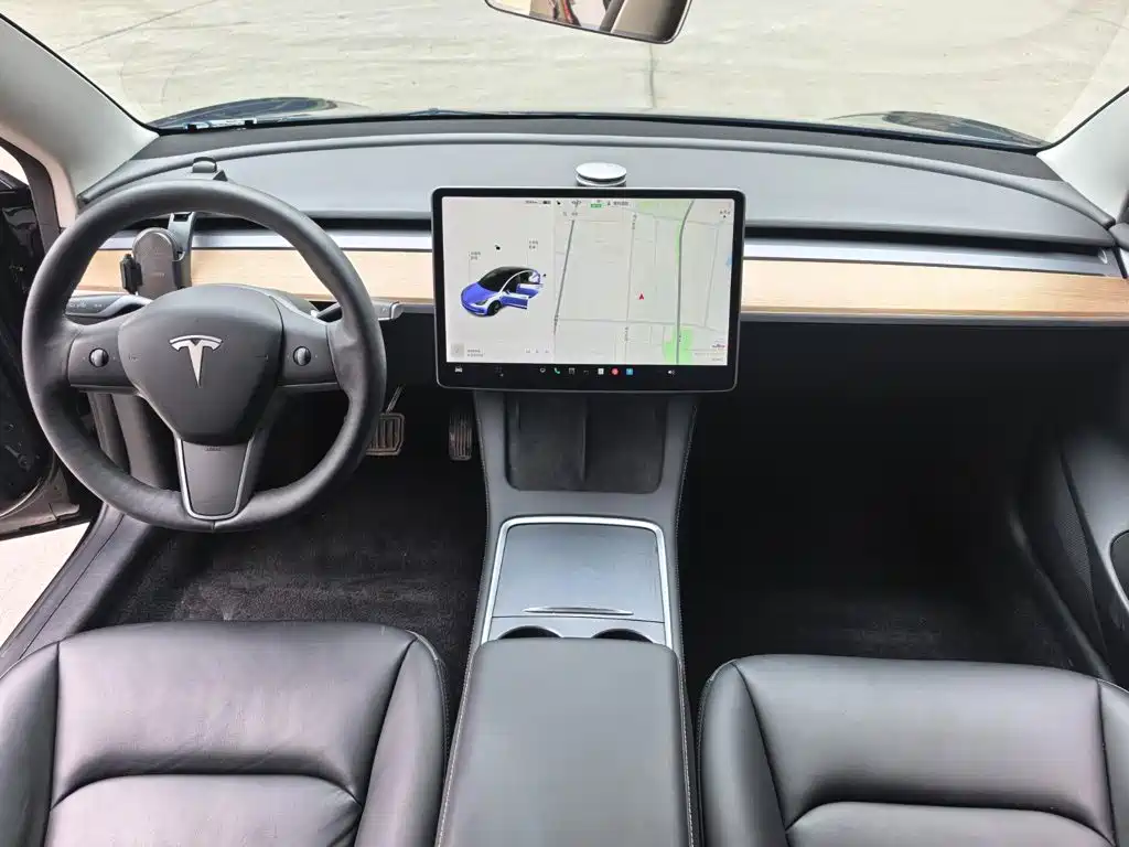 Tesla Model 3 — миниатюра 9
