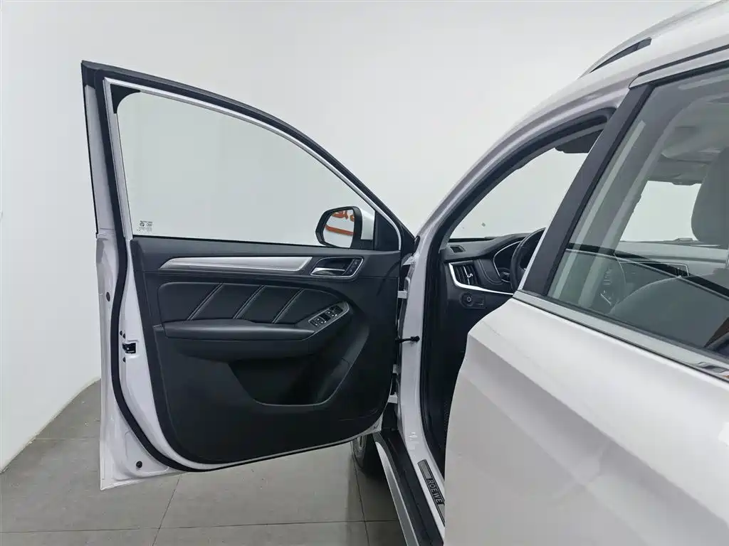 ROEWE RX5 NEW ENERGY