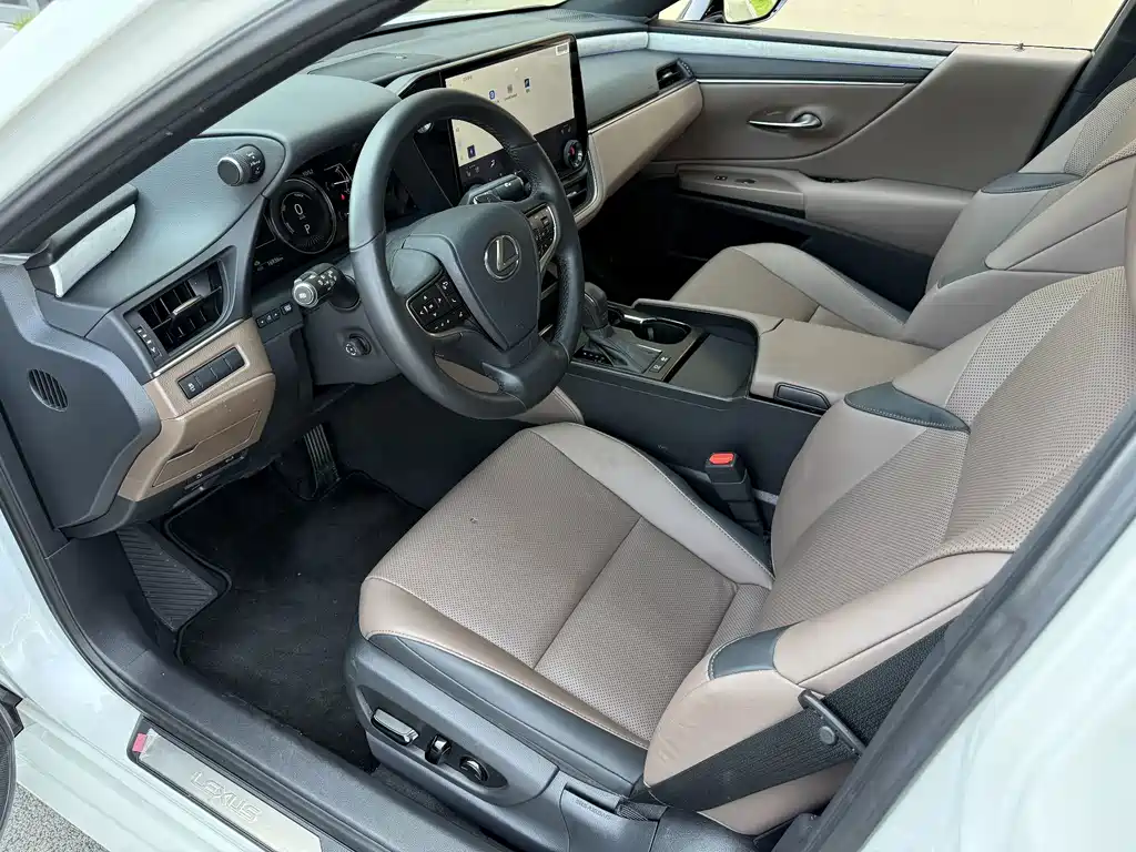 Lexus ES — миниатюра 12