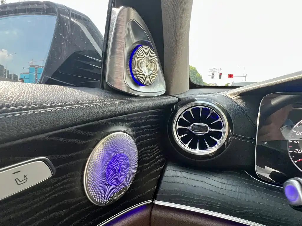 Mercedes-Benz E-Class — миниатюра 32
