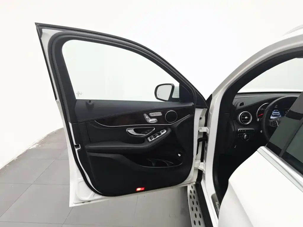 Mercedes-Benz GLC — миниатюра 8