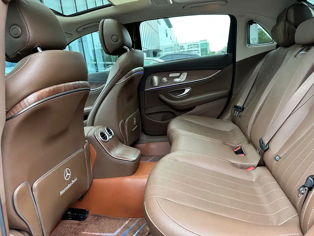 Mercedes-Benz E-Class — миниатюра 7