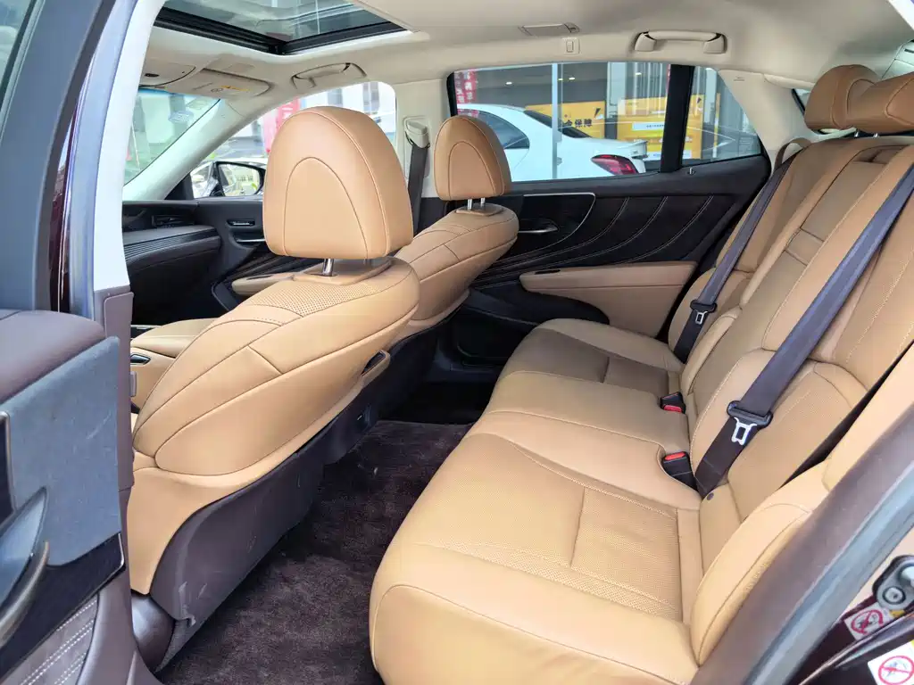 Lexus LS — миниатюра 6