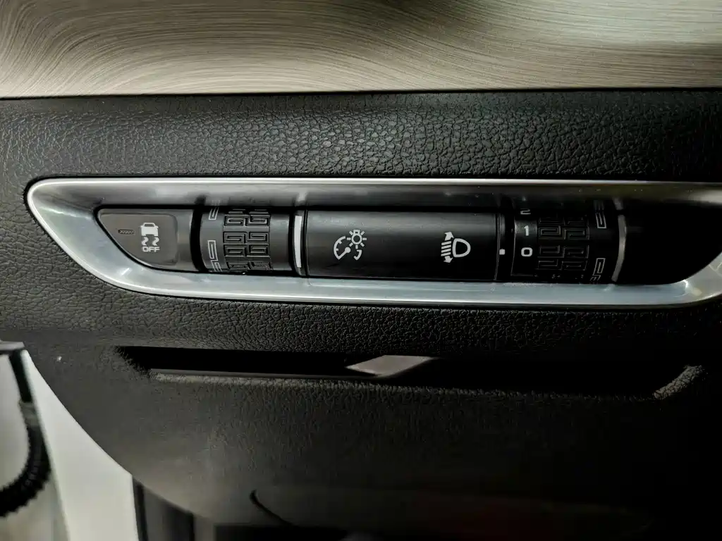 Geely Binyue — миниатюра 16