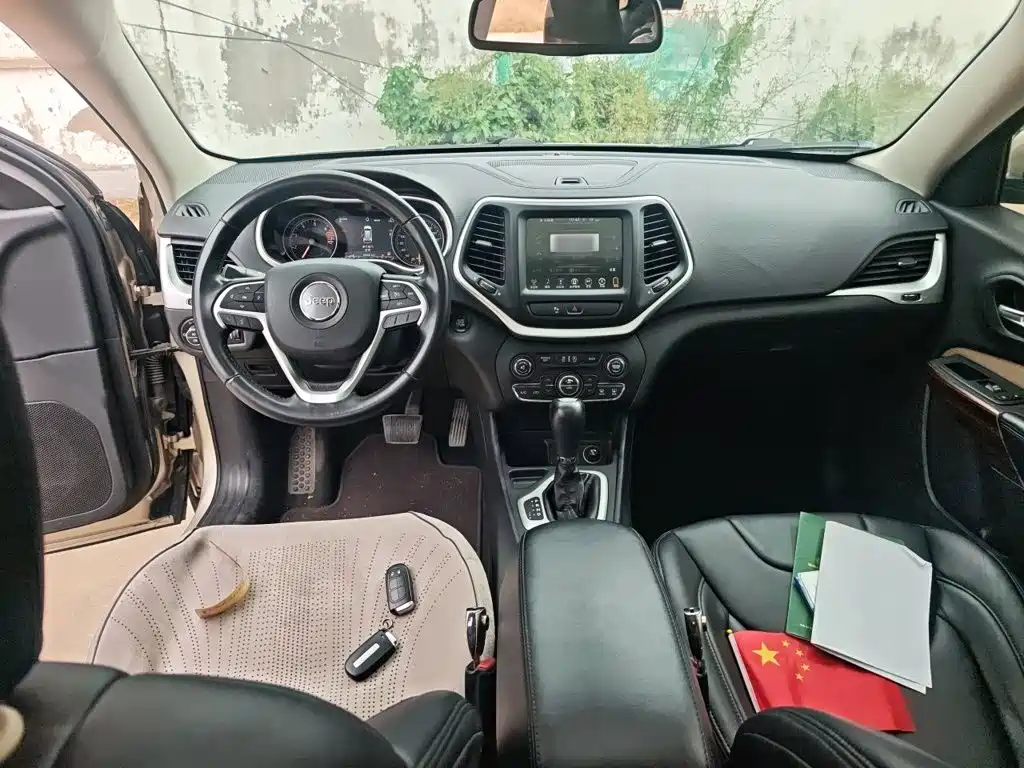 Jeep Cherokee — миниатюра 5