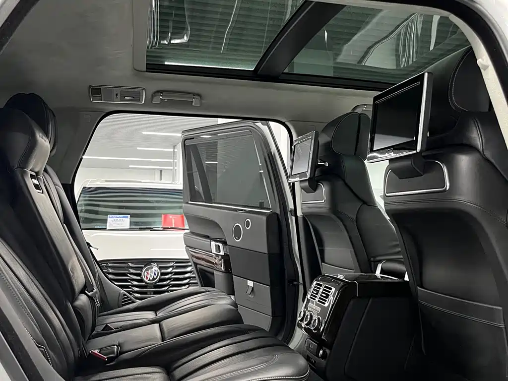 Land Rover Range Rover — миниатюра 13