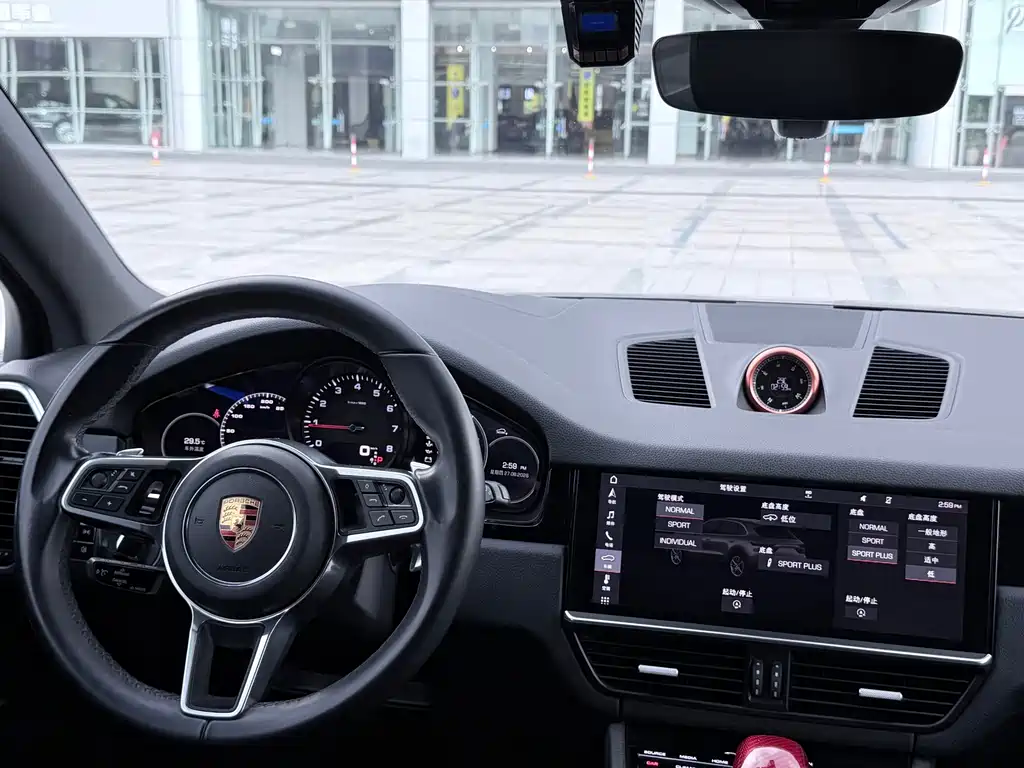 Porsche Cayenne — миниатюра 13