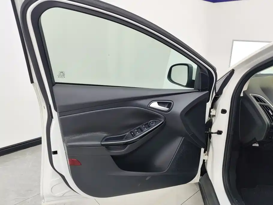 Ford Focus — миниатюра 7