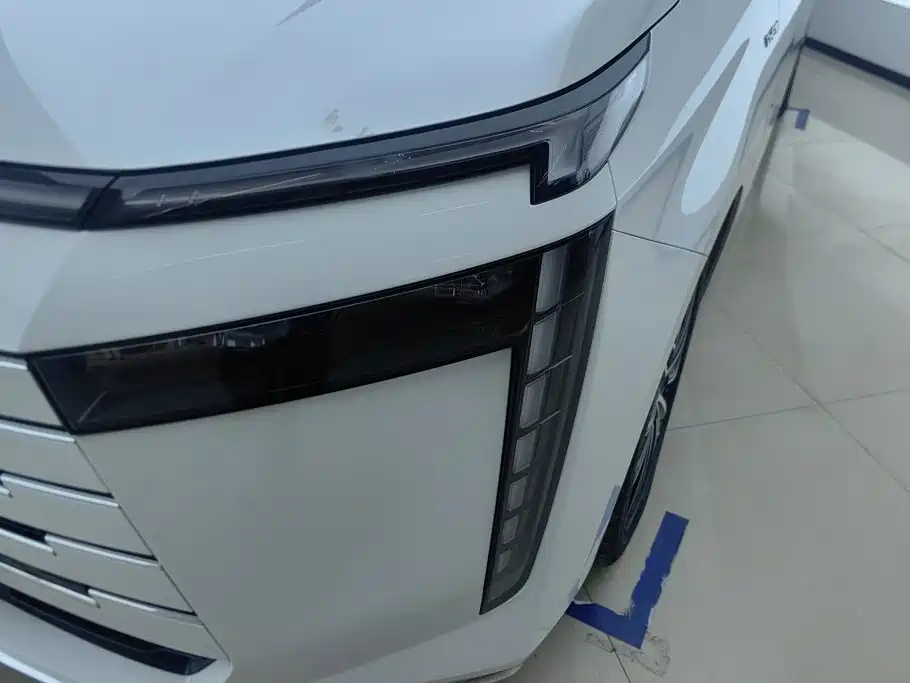 GAC Motor 传祺E8 PHEV — миниатюра 5