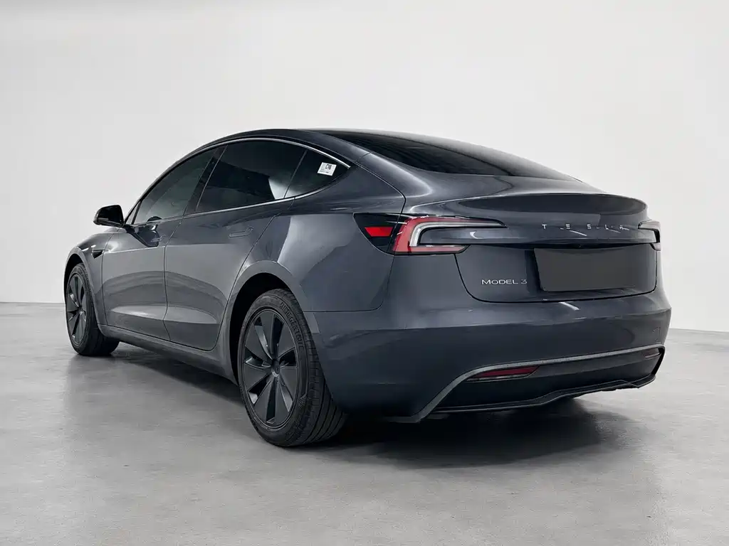 Tesla Model 3 — миниатюра 9