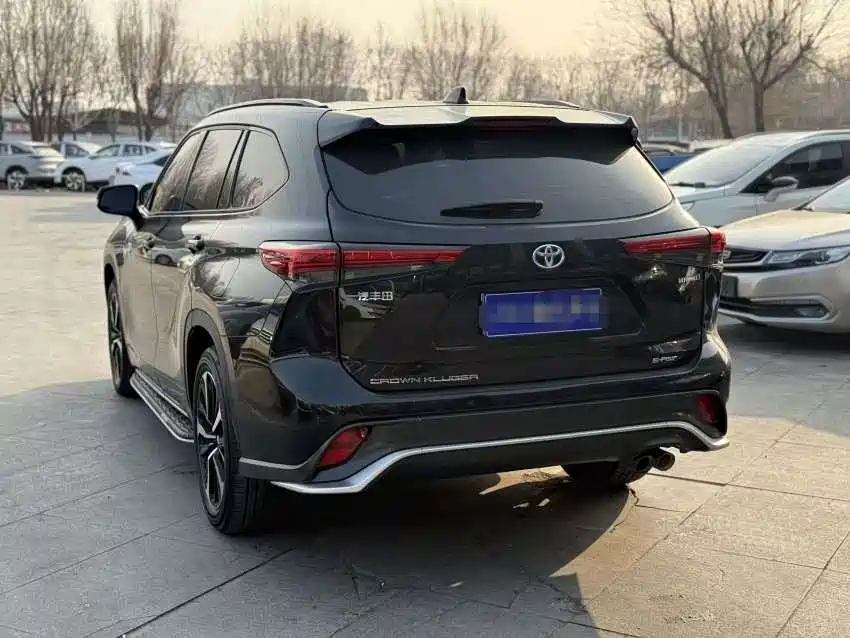 Toyota Crown Kluger — миниатюра 6