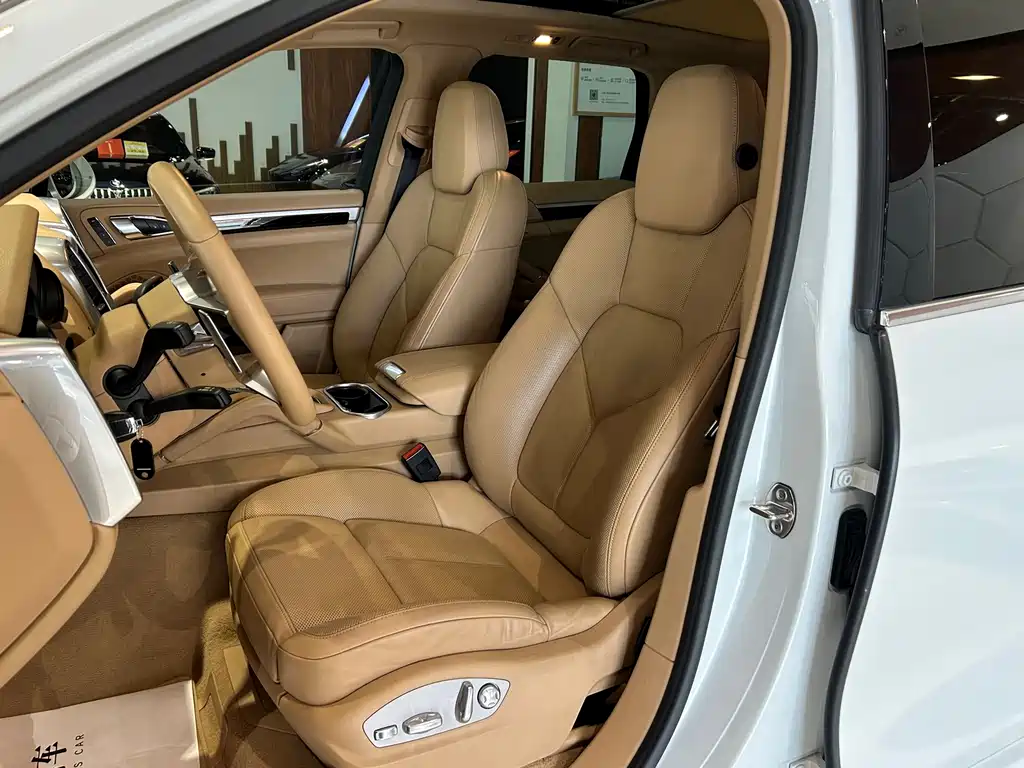 Porsche Cayenne — миниатюра 13