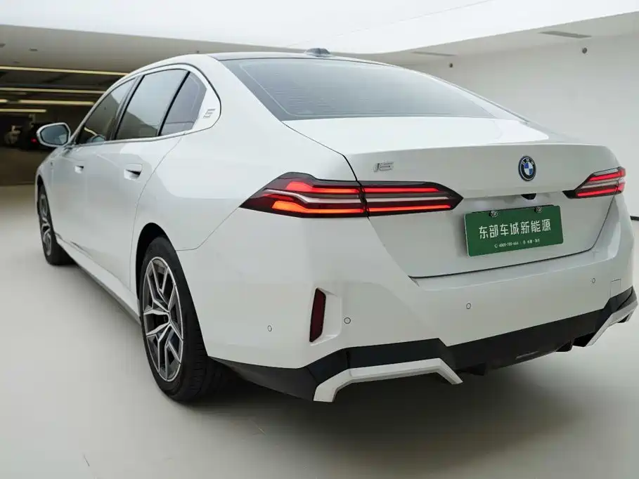 BMW i5