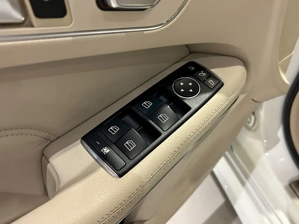 Mercedes-Benz E-Class — миниатюра 6