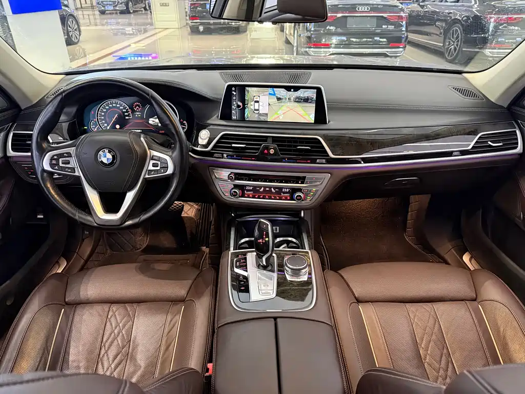 BMW 7 Series — миниатюра 7