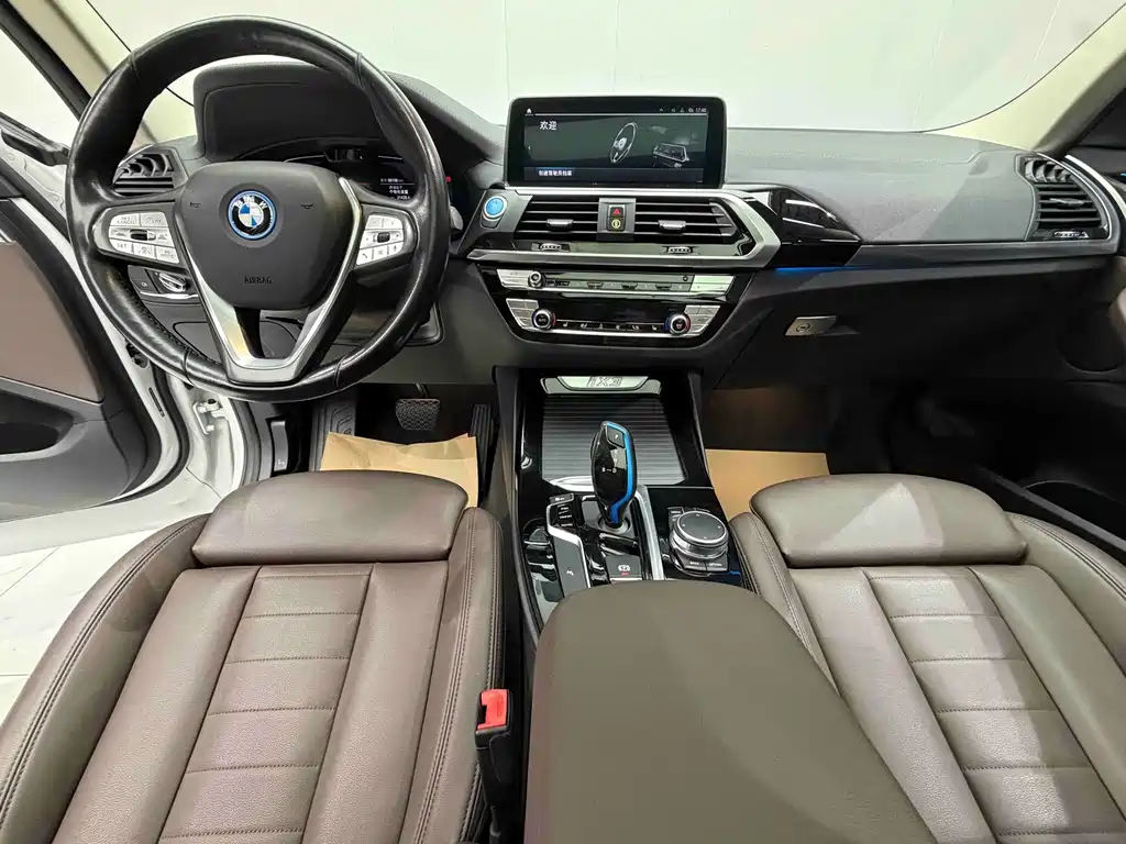 BMW iX3 — миниатюра 13