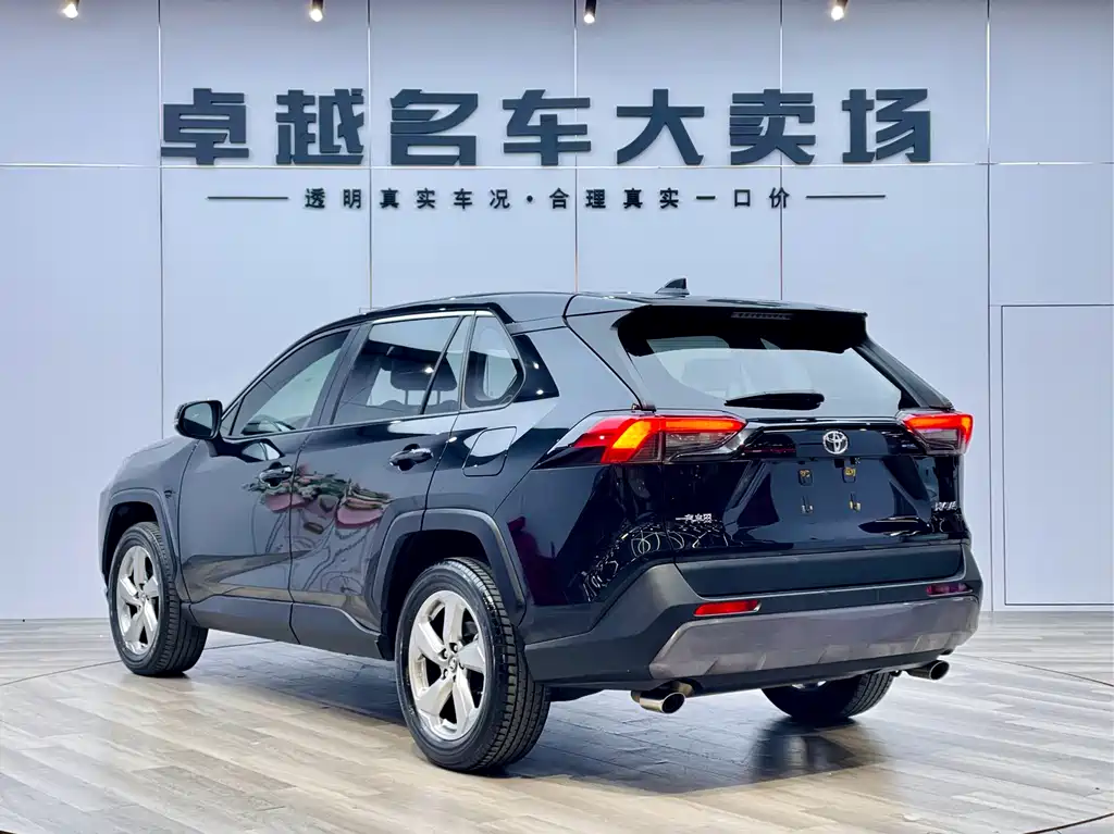 Toyota RAV4 — миниатюра 5