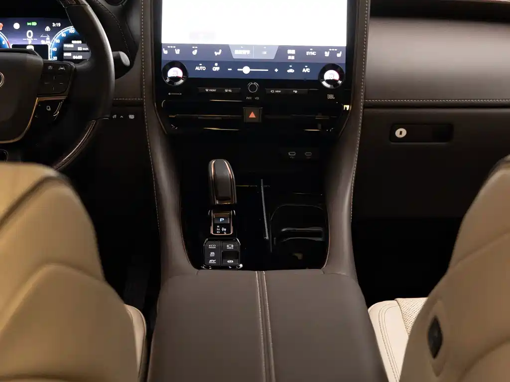 Toyota Alphard — миниатюра 11