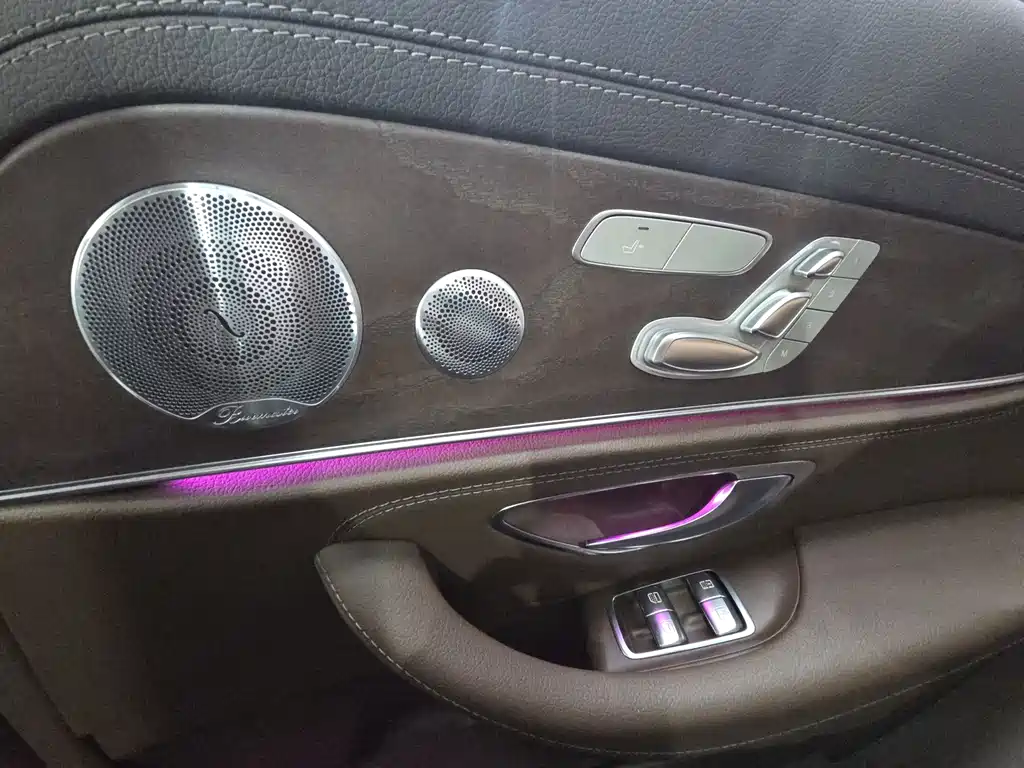 Mercedes-Benz E-Class — миниатюра 13