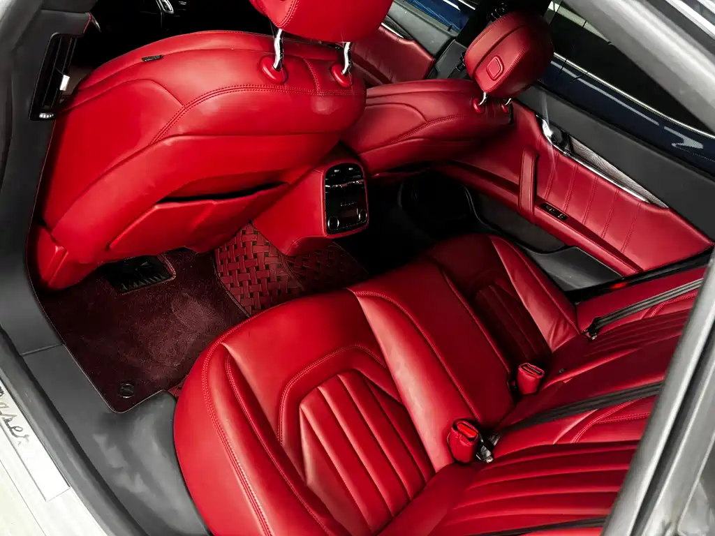 Maserati Quattroporte — миниатюра 8