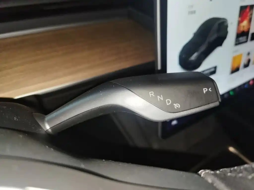 Tesla Model Y — миниатюра 14