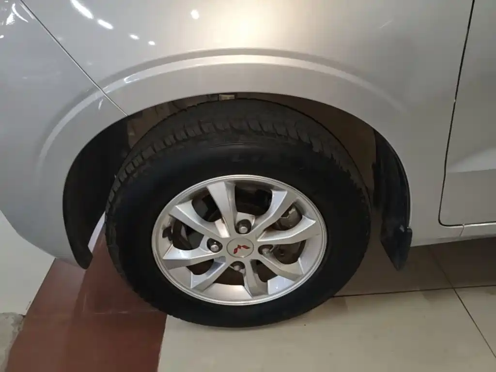 Wuling Hongguang V — миниатюра 23