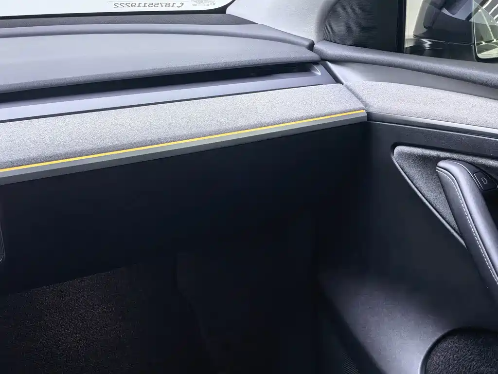 Tesla Model Y — миниатюра 17