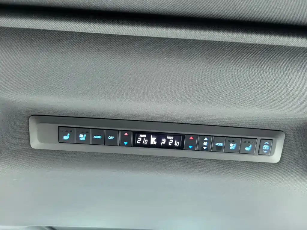 Toyota Sienna — миниатюра 12