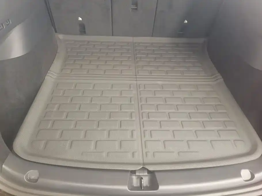 Tesla Model Y — миниатюра 4