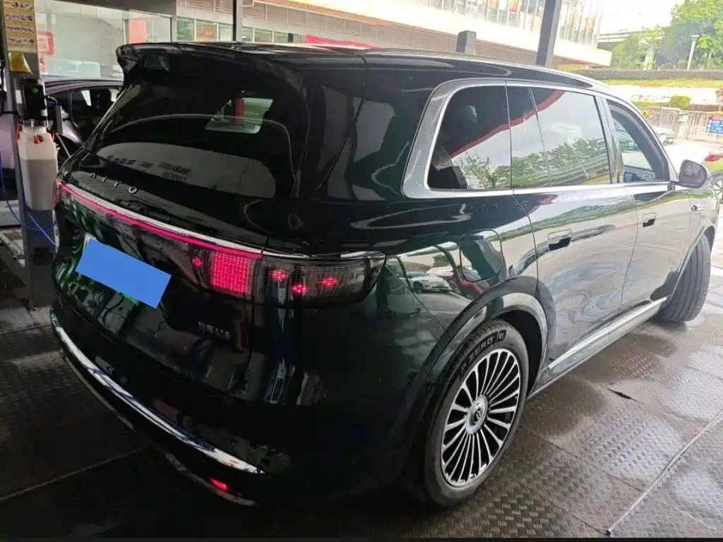 Aito M8 2025 Ultra 53.4kWh 6 мест (192 )