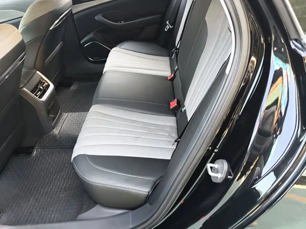 Hongqi Hongqi H5 — миниатюра 17