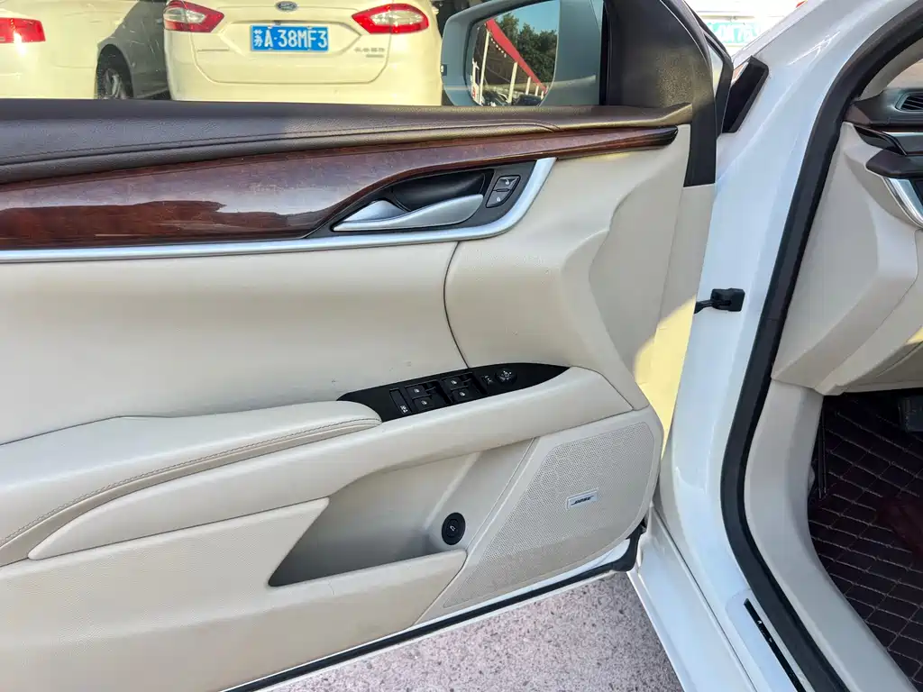Cadillac XTS — миниатюра 7