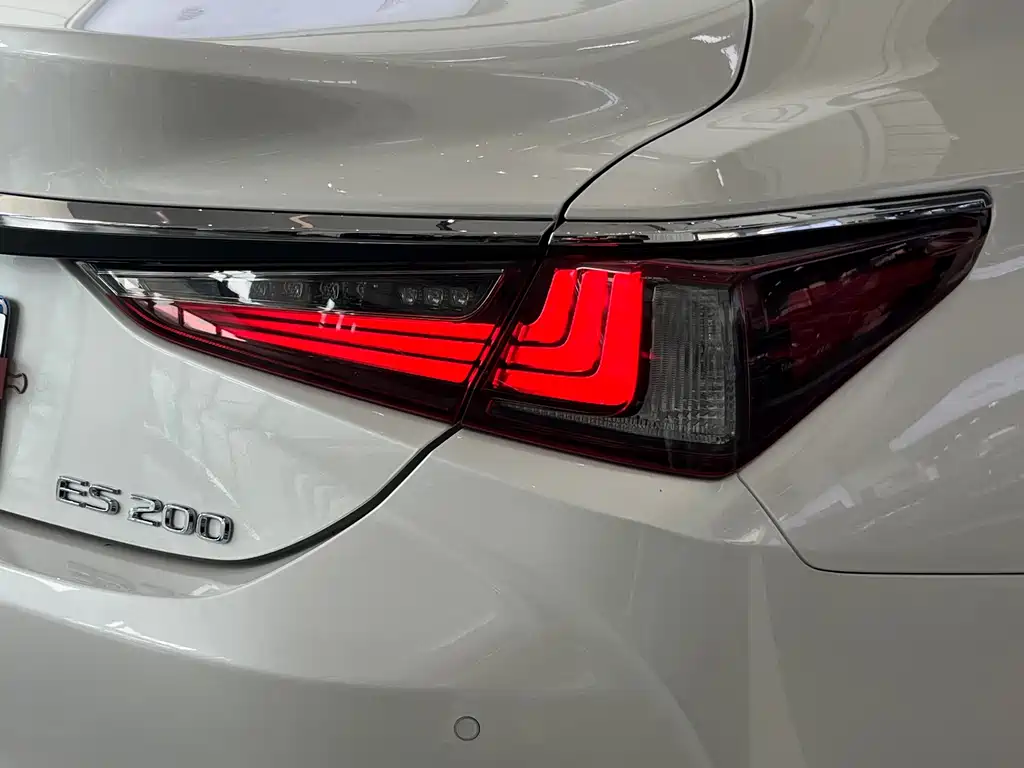 Lexus ES 2022 — фото 20