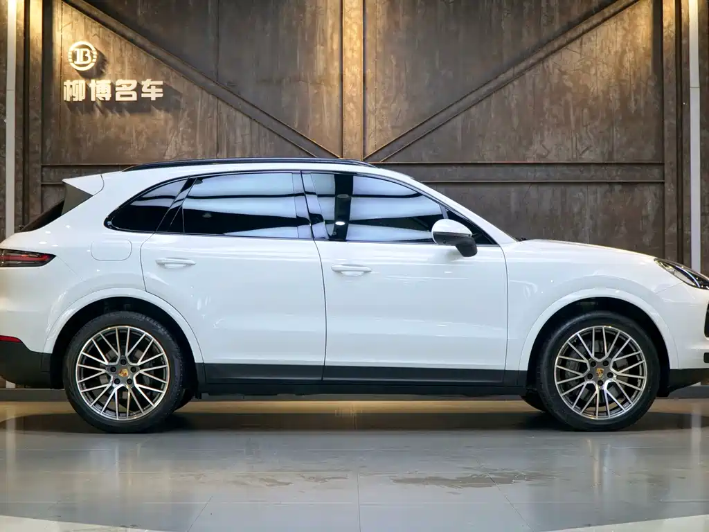 Porsche Cayenne — миниатюра 22
